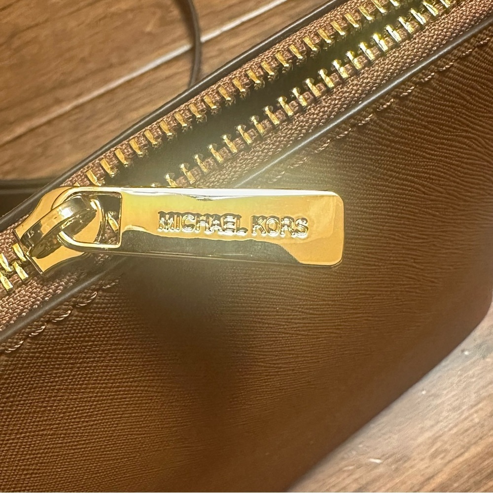 Michael Kors Jet Set Travel Medium Dome Crossbody Bag Purse Luggage Brown NWT - Picture 8 of 15